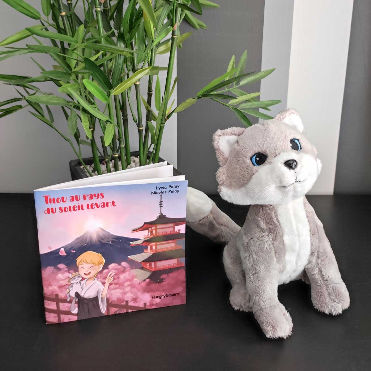 Lot 1 peluche Tilou + 1 livre Tilou au pays du soleil levant