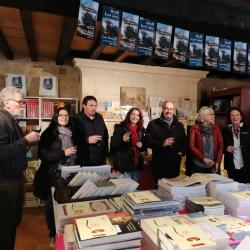 Séance de dédicace avec la municipalité de St Quentin de Baron